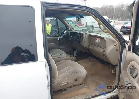 1998 Chevrolet K1500 Fleetside/Silverado Fleetside/Sportside from USA, damaged, VIN 2GCEK19R3W1206563